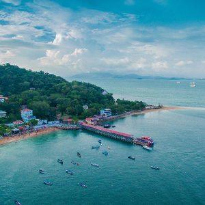 Vista panorámica de Isla Taboga, Panamá con playas y vegetación exuberante