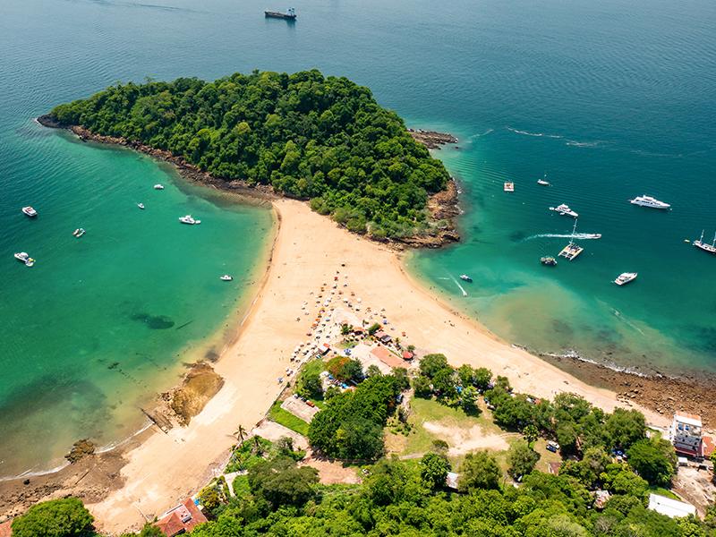 Hermosa vista panorámica de la playa en Isla Taboga, Panamá
