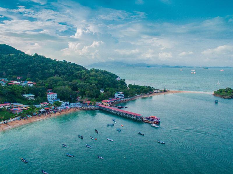 Vista panorámica de Isla Taboga, Panamá con playas y vegetación exuberante