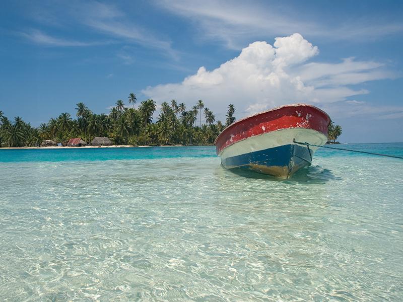 Vista escénica de San Blas, Panamá con elementos culturales del Caribe en Yala